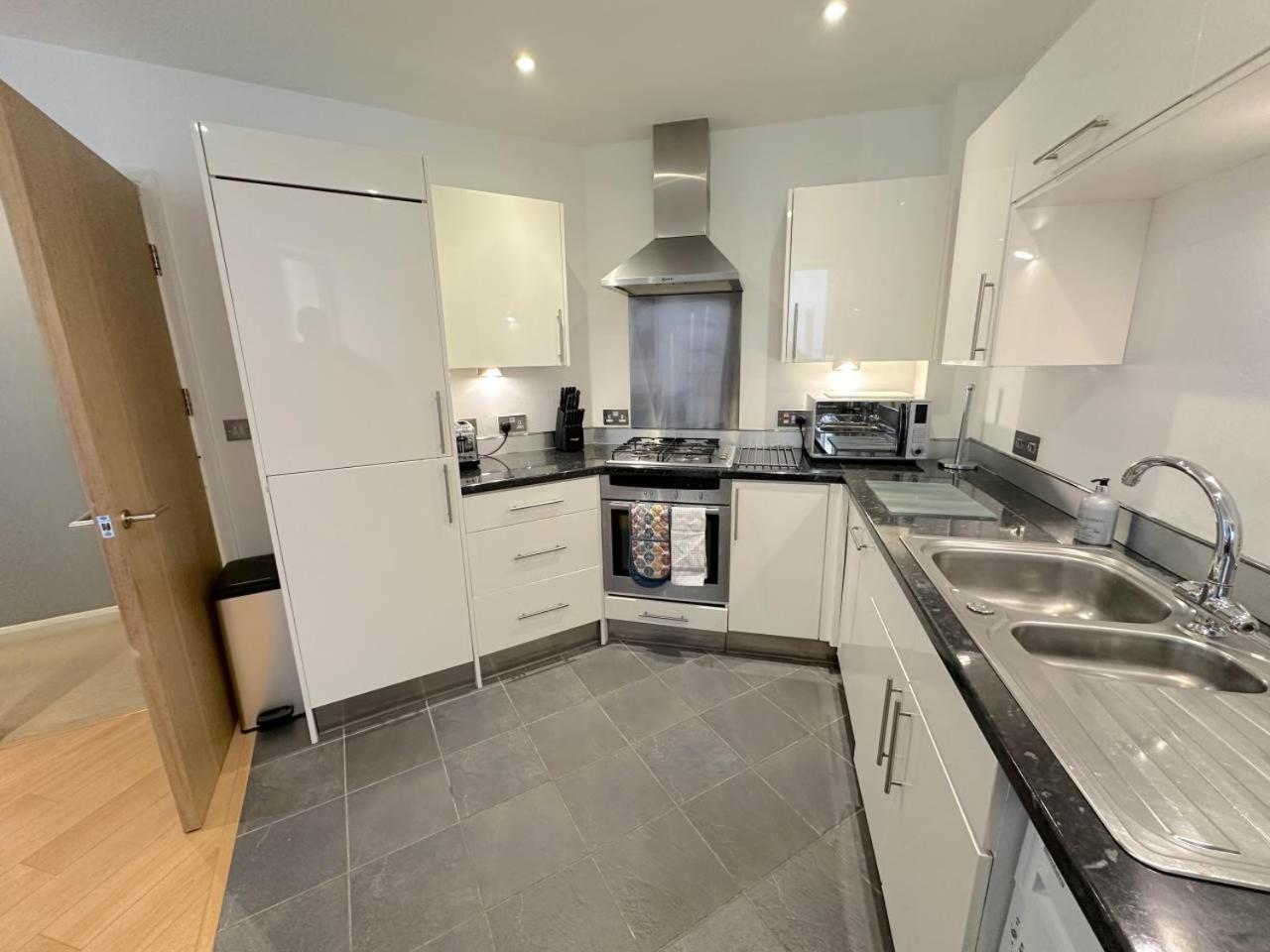 Parc Y Bryn Serviced Apartments Аберистуит Экстерьер фото