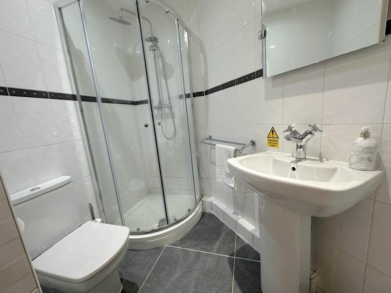 Parc Y Bryn Serviced Apartments Аберистуит Экстерьер фото